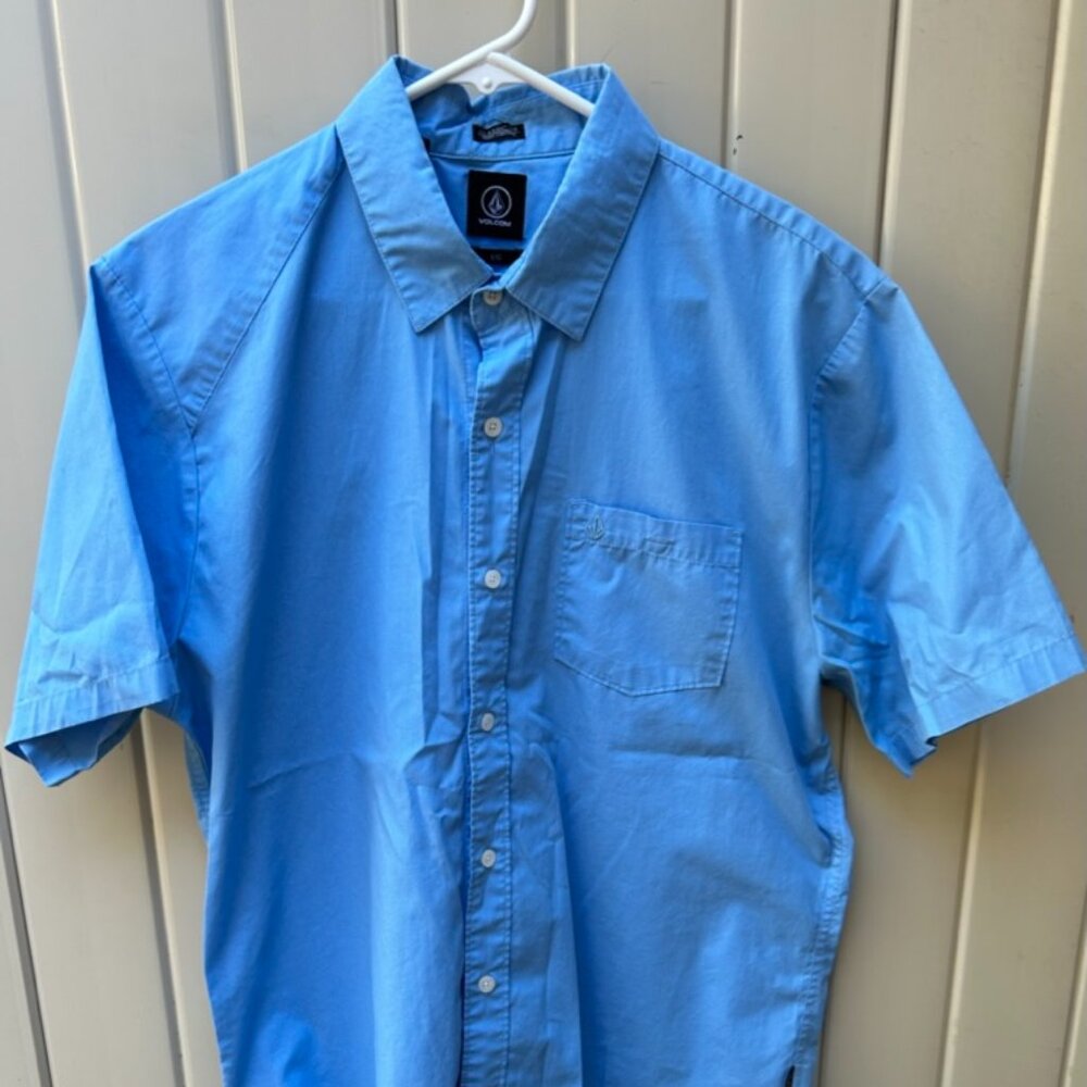 Volcom Blue Short Sleeve Button Down Shirt Size Large